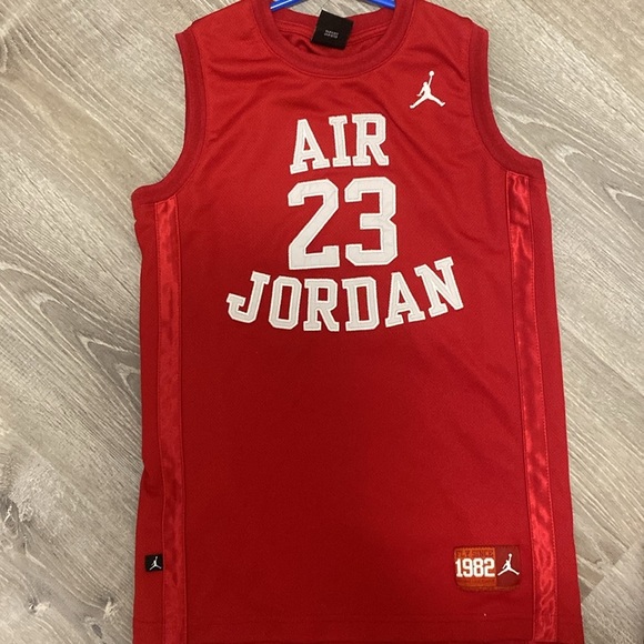 Jordan Other - Air Jordan jersey cut top.  Size 12-13 years authentic in great condition